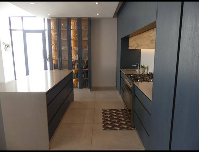 5 BEDROOM HOUSE FOR SALE IN SHELLEY POINT